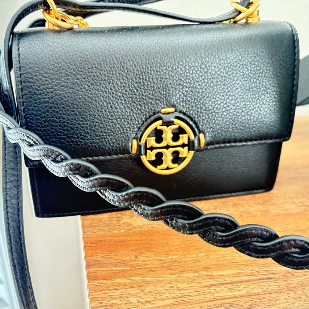 Tory Burch Crossbody Bag w/adjustable strap. Black. NWOT w/TB original gift bag